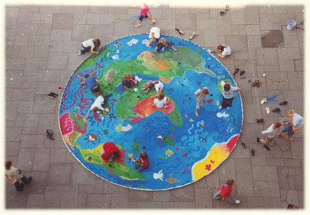 Aktion: Wir malen uns Menschen und Erde aus