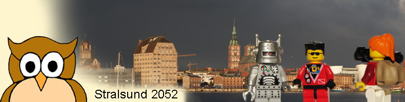 Das Kopfbanner zeigt das Panorama der Hansestadt Stralsund, von Rügen her gesehen, im Vordergrund eine kleine Reisegruppe bestehend aus zwei Menschen und einem Roboter. Ganz links befindet sich ein Eulengesicht - das Logo des Informationsdienstes umweltschulen.de